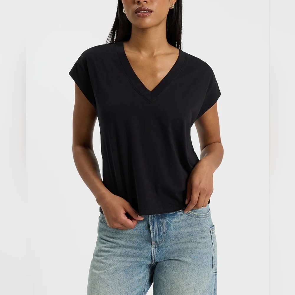 Express Skimming V-neck Short Sleeve Pleated Shoulder Tee Size M NWT